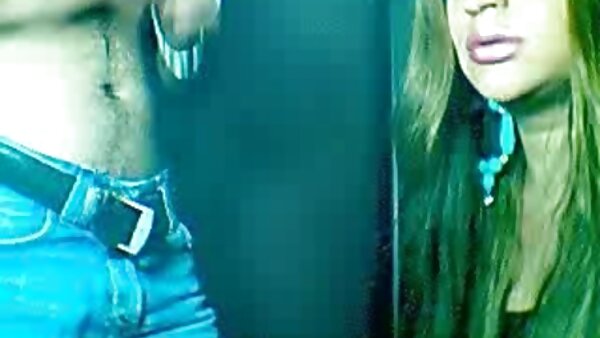 تبتسم نيكي دامر وتدلك ديكًا سمينًا قاسيًا موقع سكس مترجمه في يديها