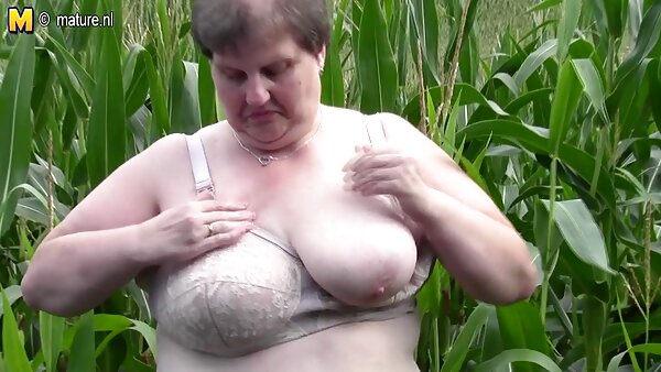 كتكوت سكس مواقع مترجمه شابة جميلة كايلا ليون هو مارس الجنس من قبل ضرطة واحدة قديمة