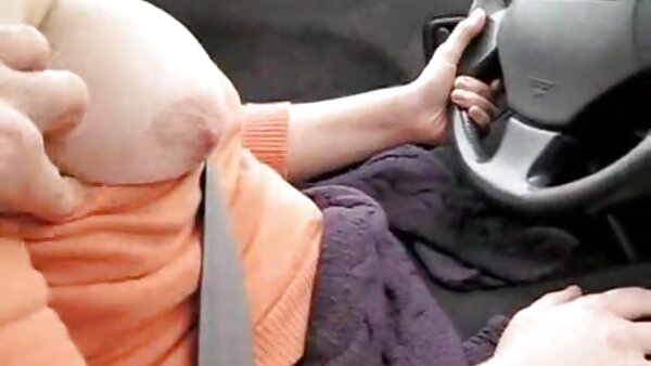 امرأة سمراء مرنة وشرهة تعطي أنيتا موقع سكس مترجمه برلسكوني حلقًا عميقًا