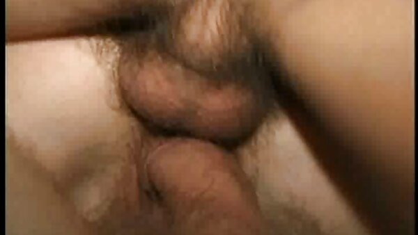 يوافق الفرخ المقرن Crista Moore بسهولة على ضربة سريعة مشبعة بالبخار مواقع سكس امهات