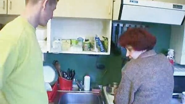 ما يقرب من titless ولكن الساخنة blondie fingerfucks بوسها موقع سكس مجاني مترجم الرطب في الصباح