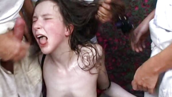 فتاة عارضة الازياء مواقع مترجمه سكس Abigaile التعري وتظهر لها لذيذ cameltoe قبل اللسان